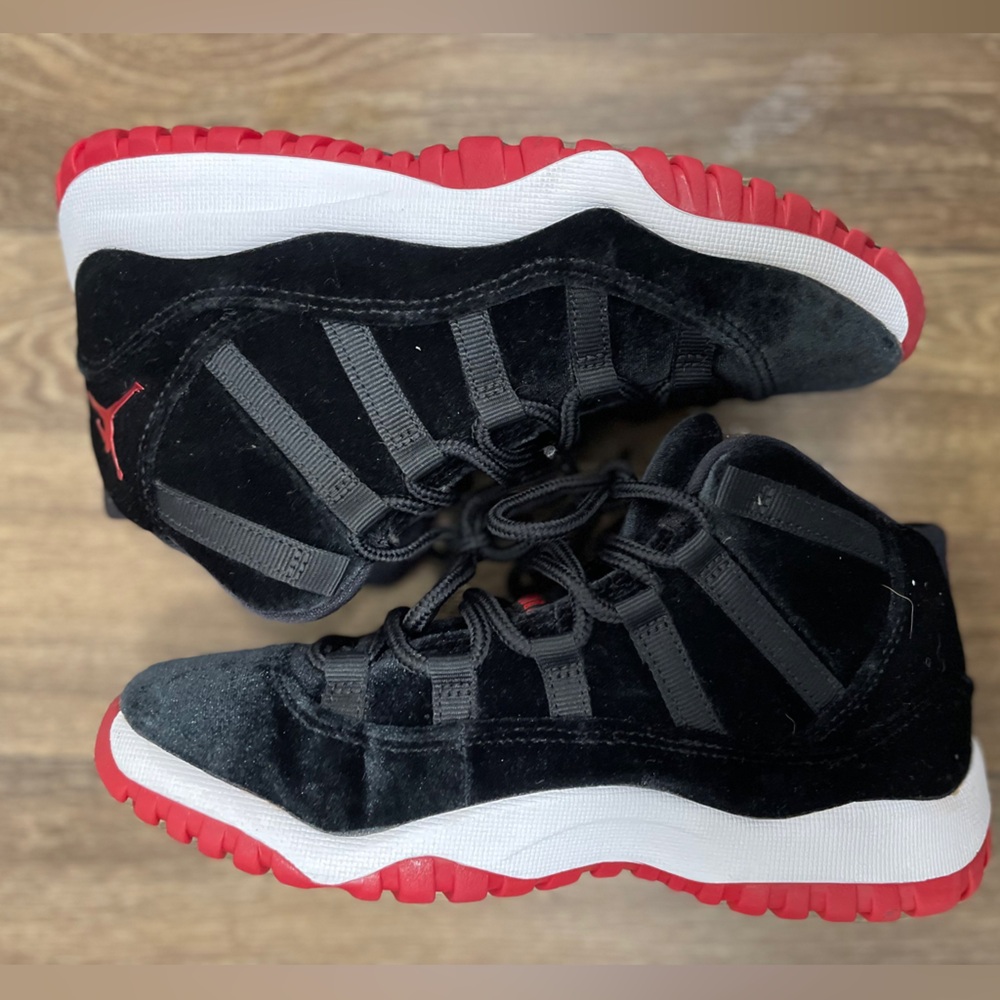 Retro 11 Kids sneakers size 2.5